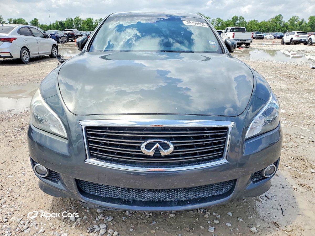Infiniti M 2013