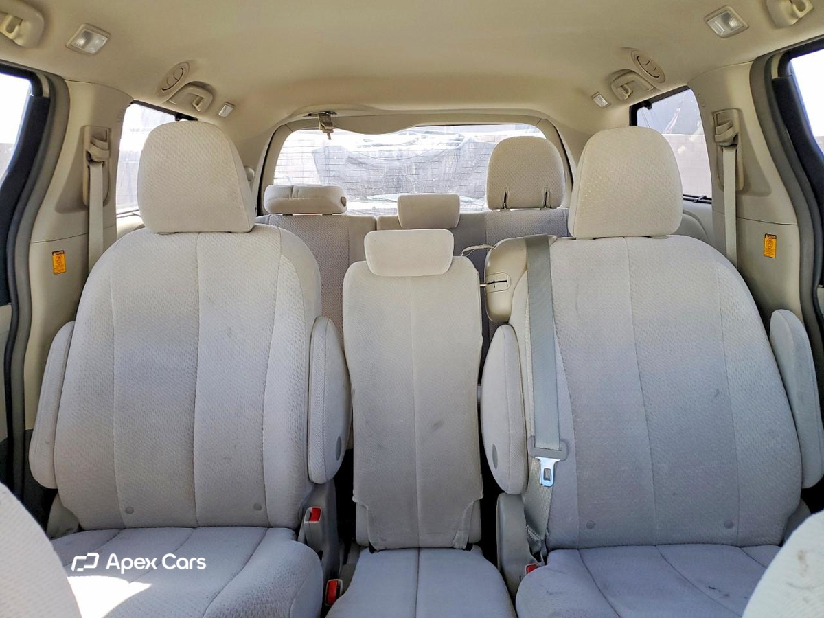 Toyota Sienna 2011