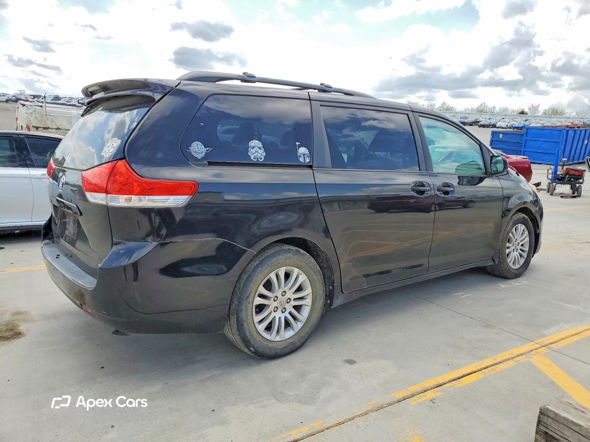 Toyota Sienna 2012