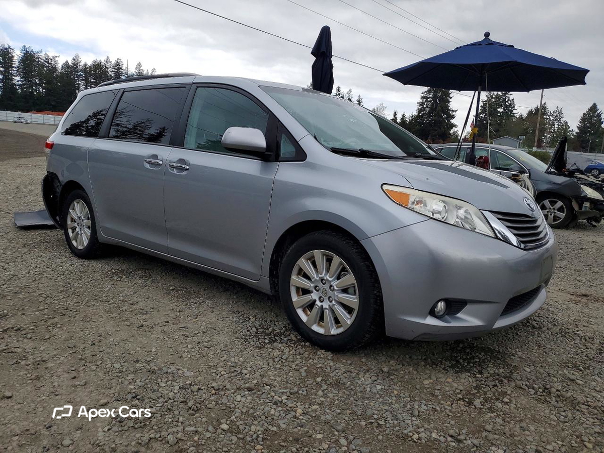 Toyota Sienna 2013