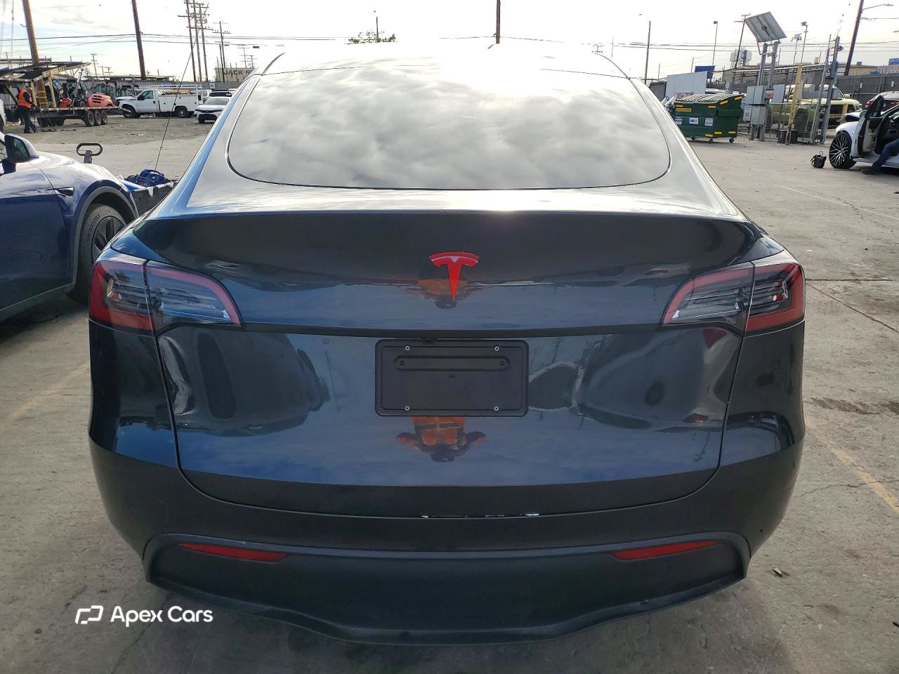 Tesla Model Y 2025