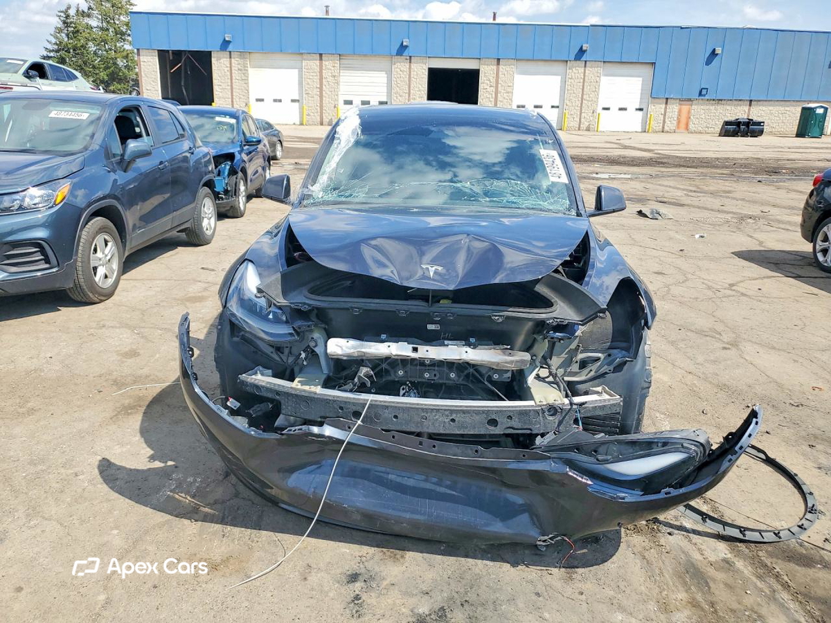 Tesla Model Y 2024