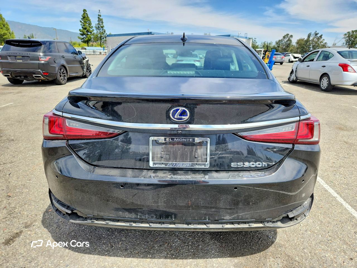 Lexus ES 2022
