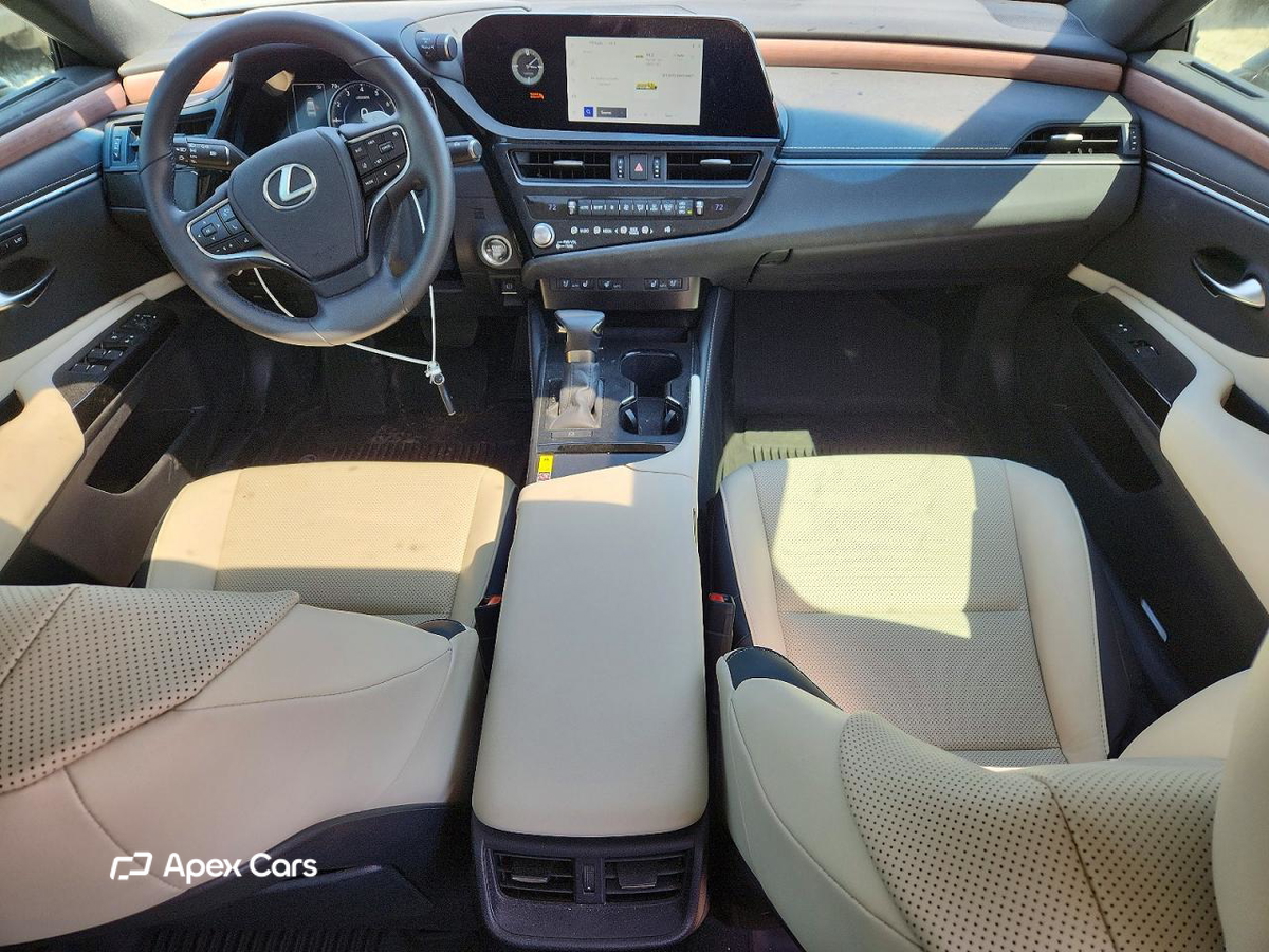 Lexus ES 2025