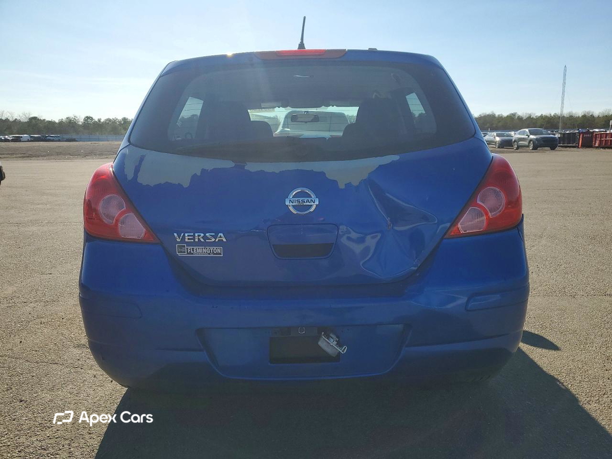 Nissan Versa 2011