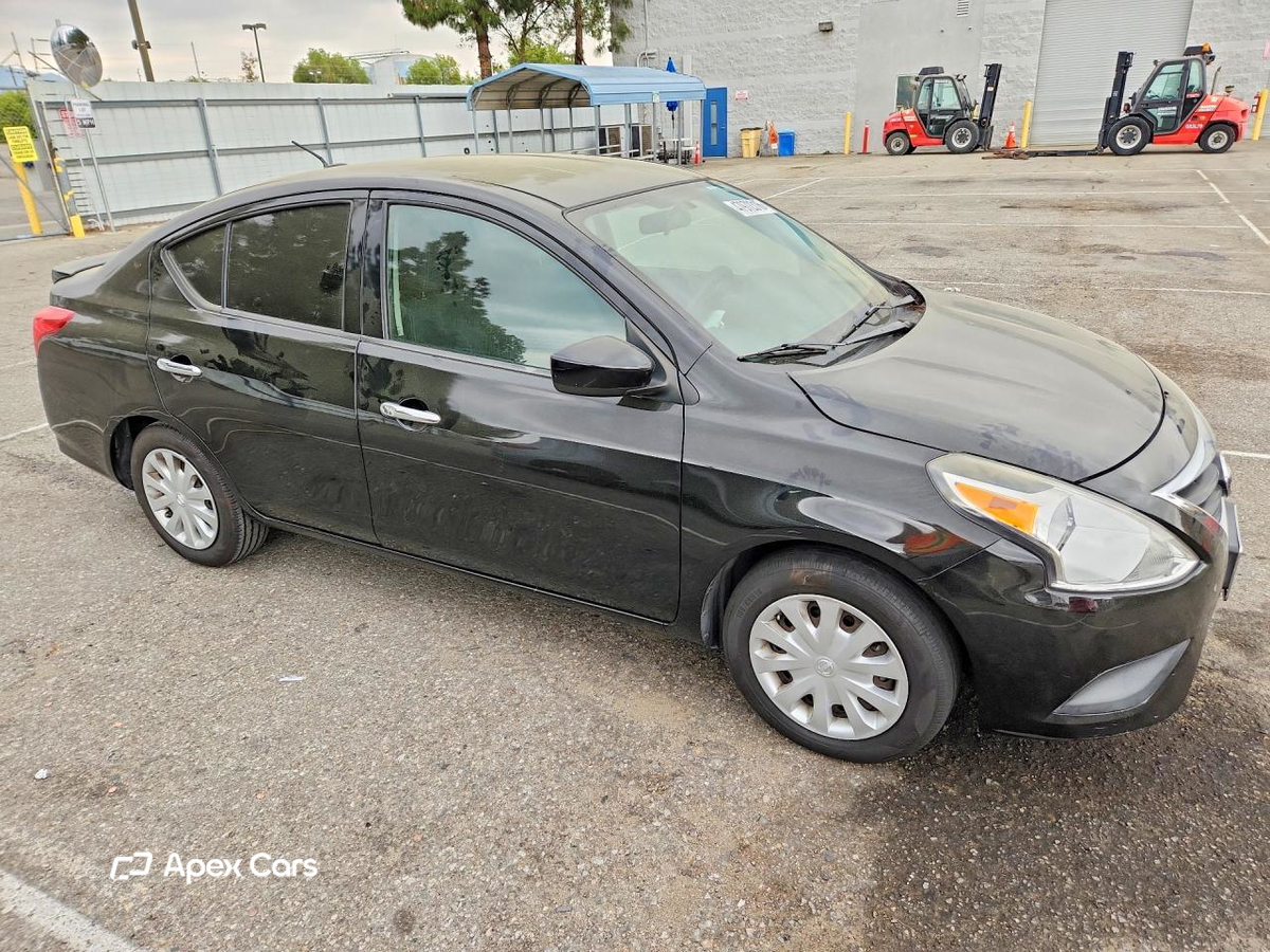 Nissan Versa 2015