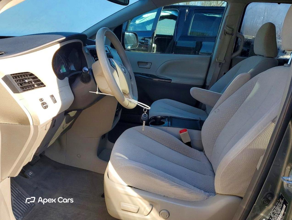 Toyota Sienna 2013