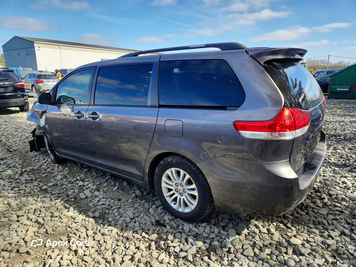 Toyota Sienna 2011