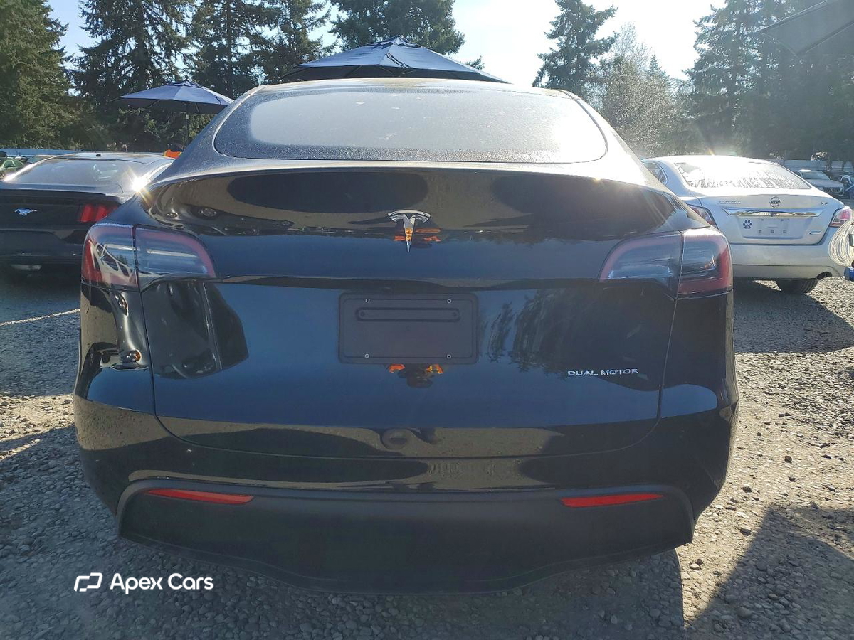 Tesla Model Y 2025