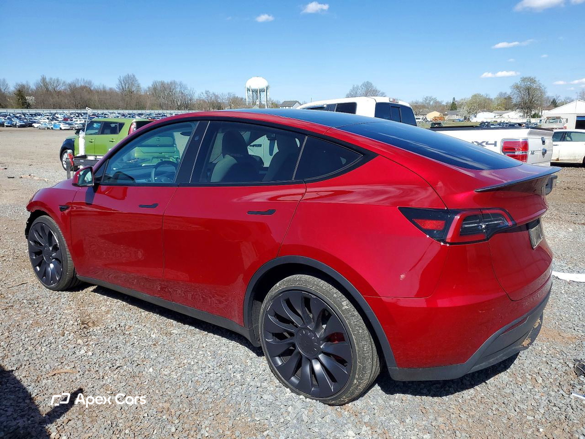 Tesla Model Y 2025