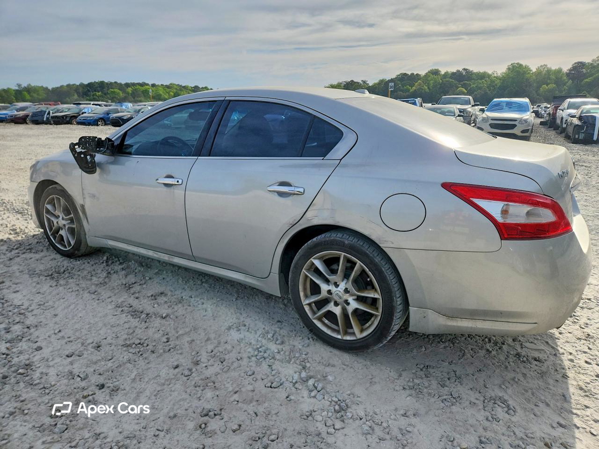 Nissan Maxima 2010