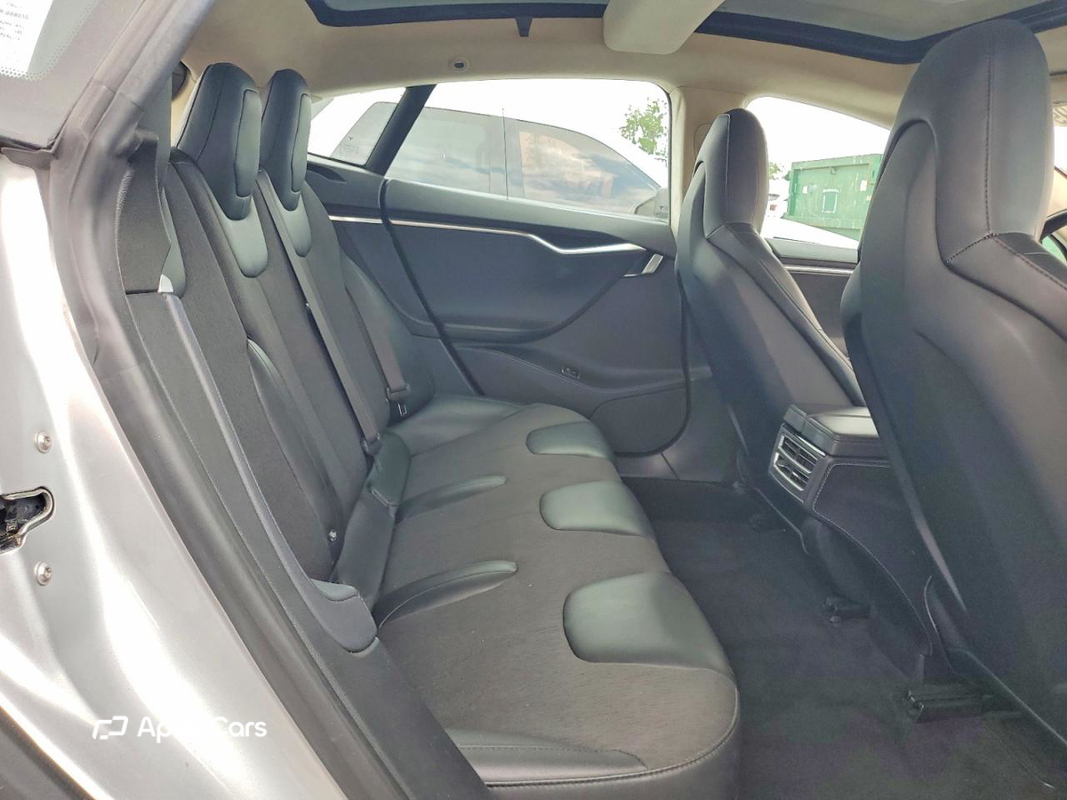 Tesla Model S 2015