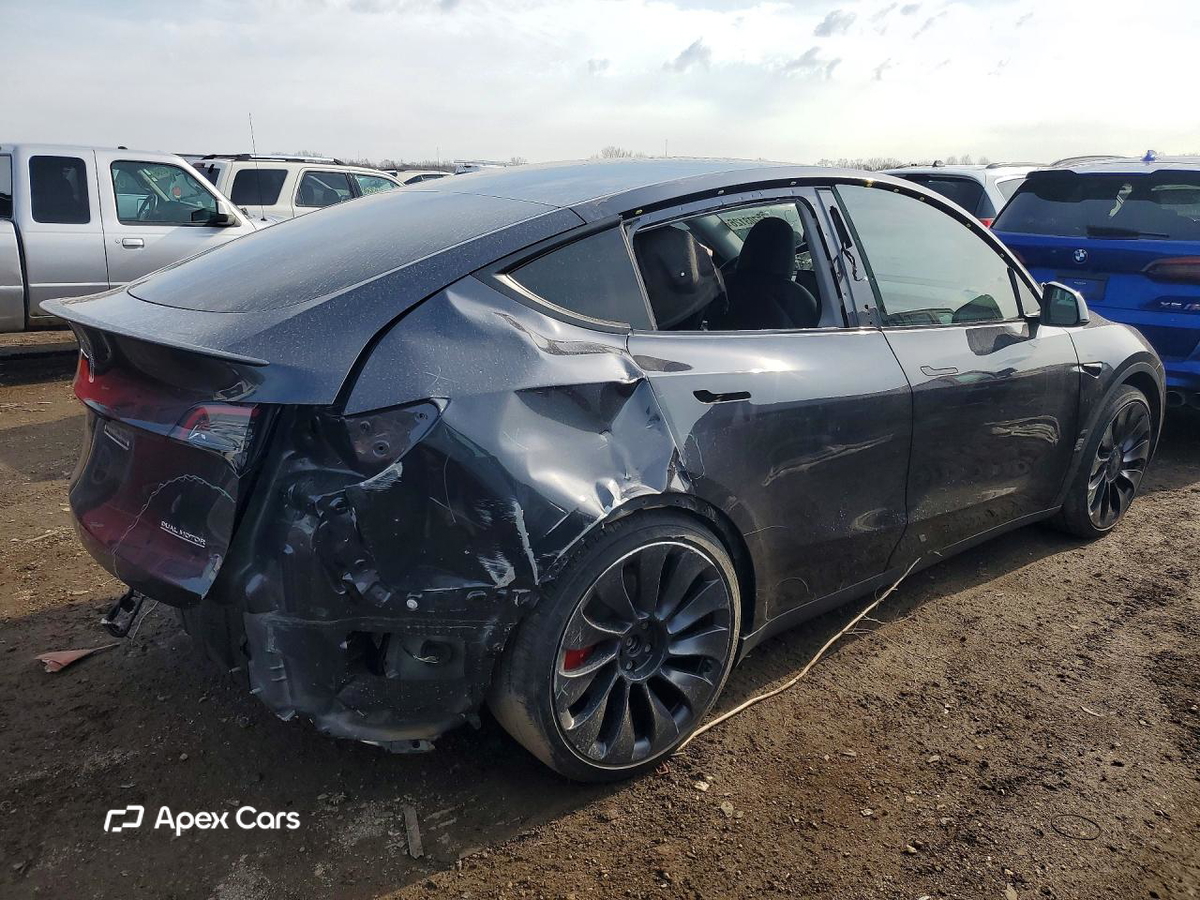 Tesla Model Y 2024