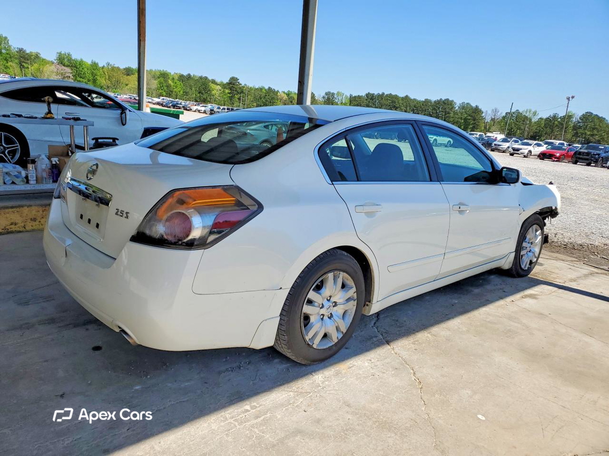 Nissan Altima 2010