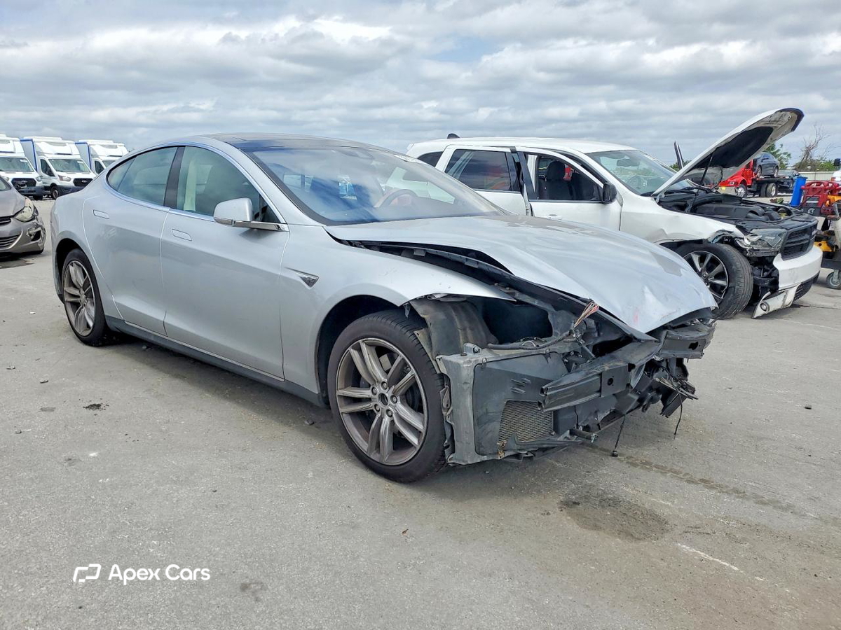 Tesla Model S 2015