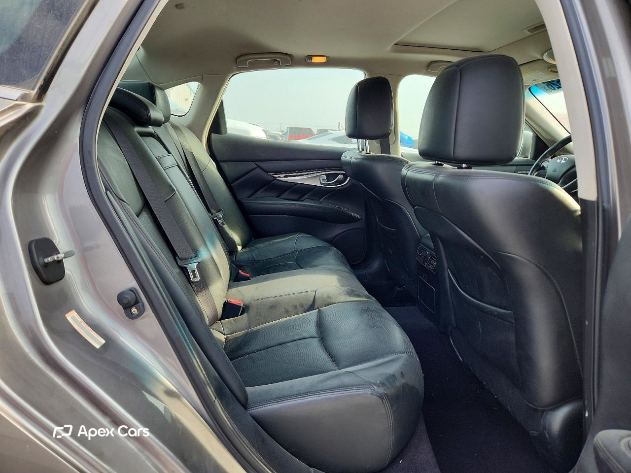 Infiniti M 2012