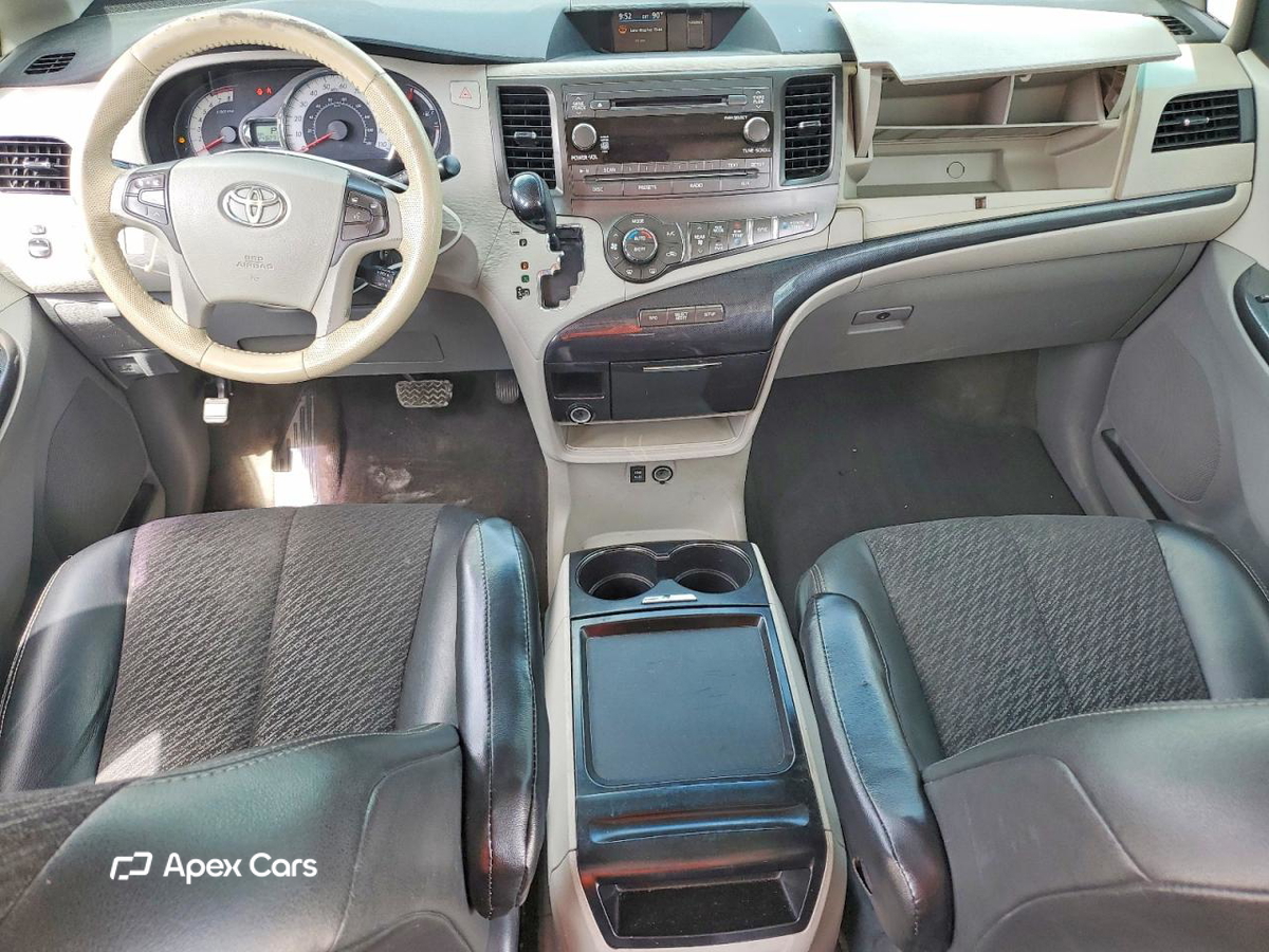 Toyota Sienna 2011