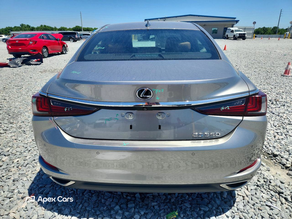 Lexus ES 2019