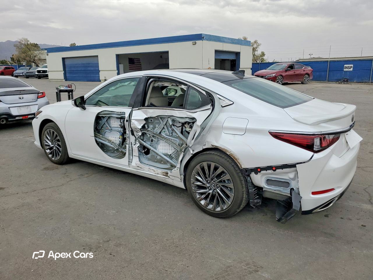 Lexus ES 2025
