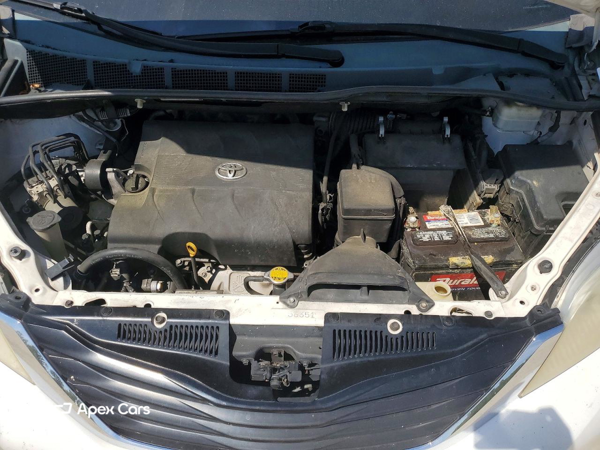 Toyota Sienna 2011
