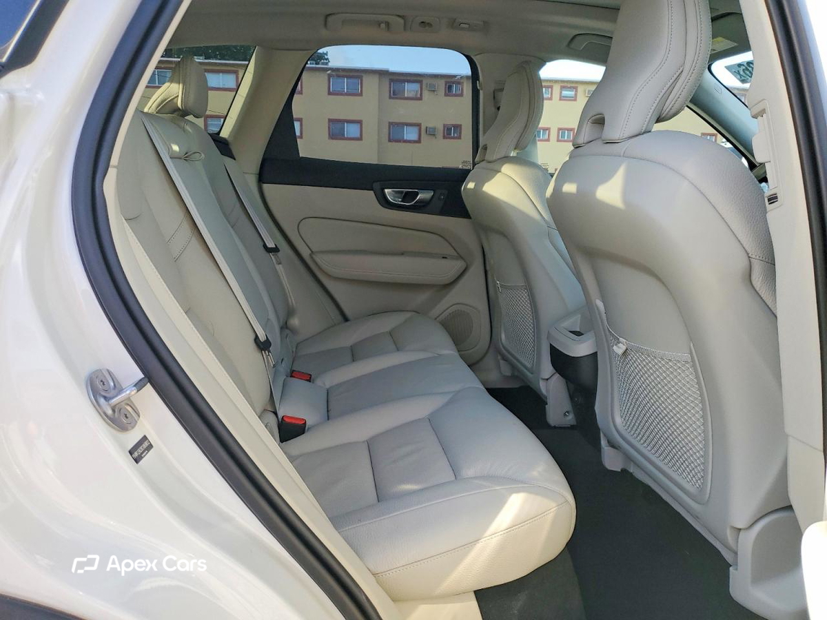 Volvo XC60 2025