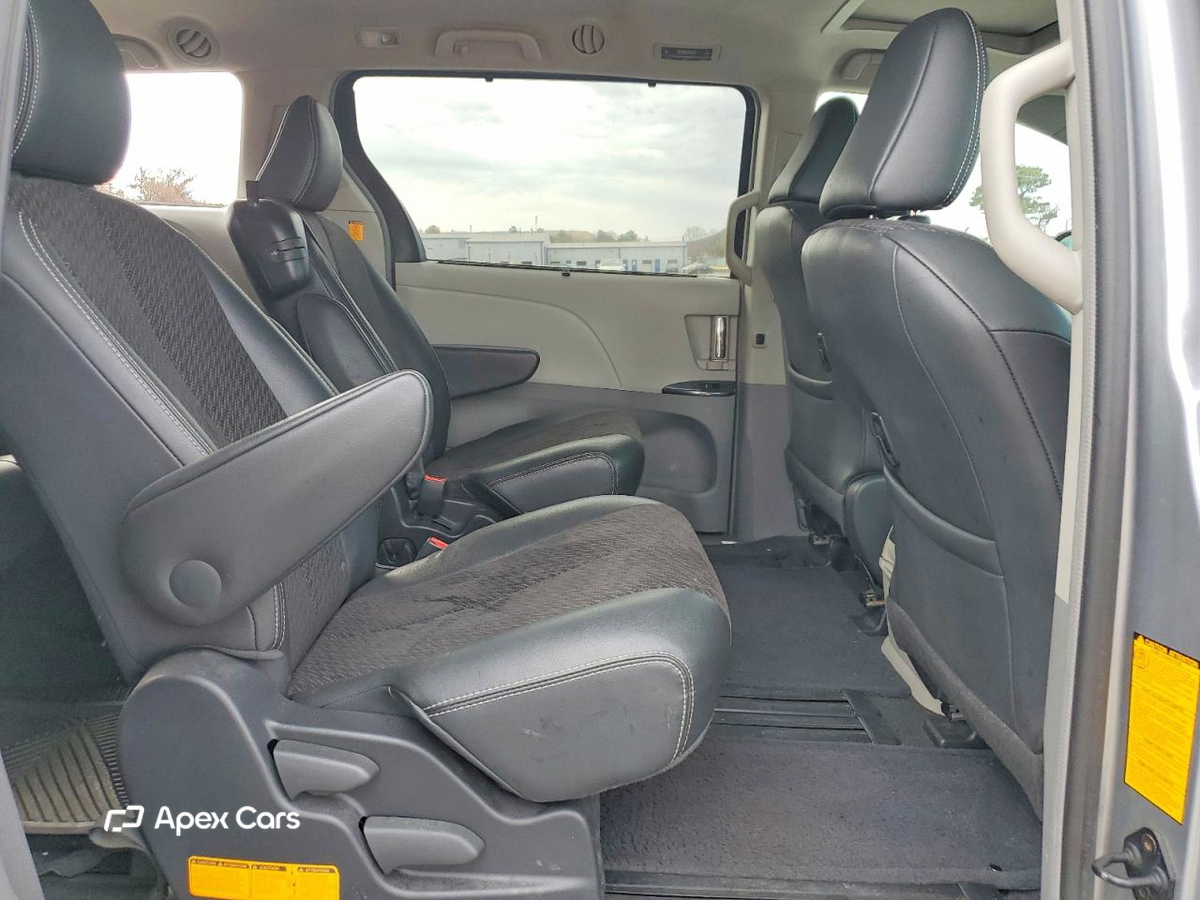 Toyota Sienna 2011