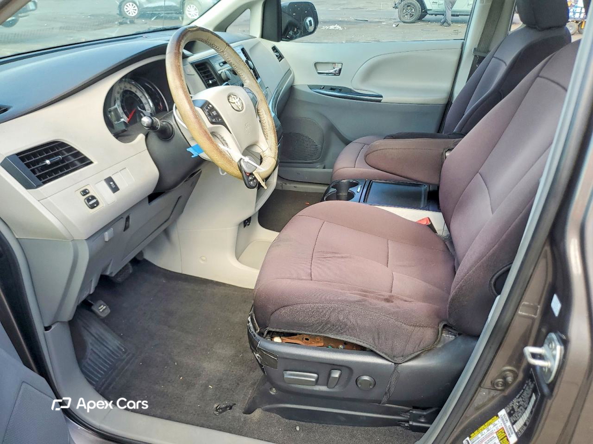 Toyota Sienna 2012