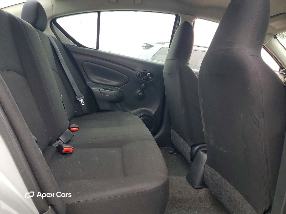 Nissan Versa 2015