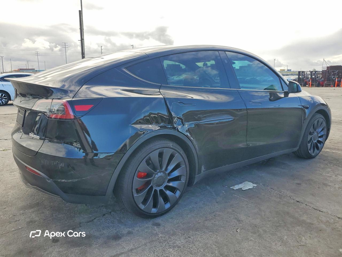 Tesla Model Y 2025