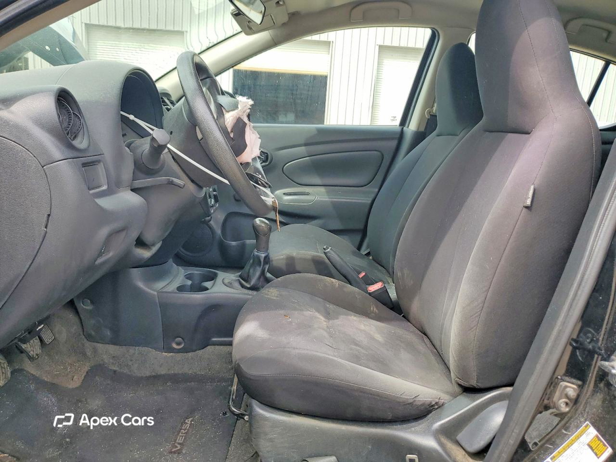 Nissan Versa 2015