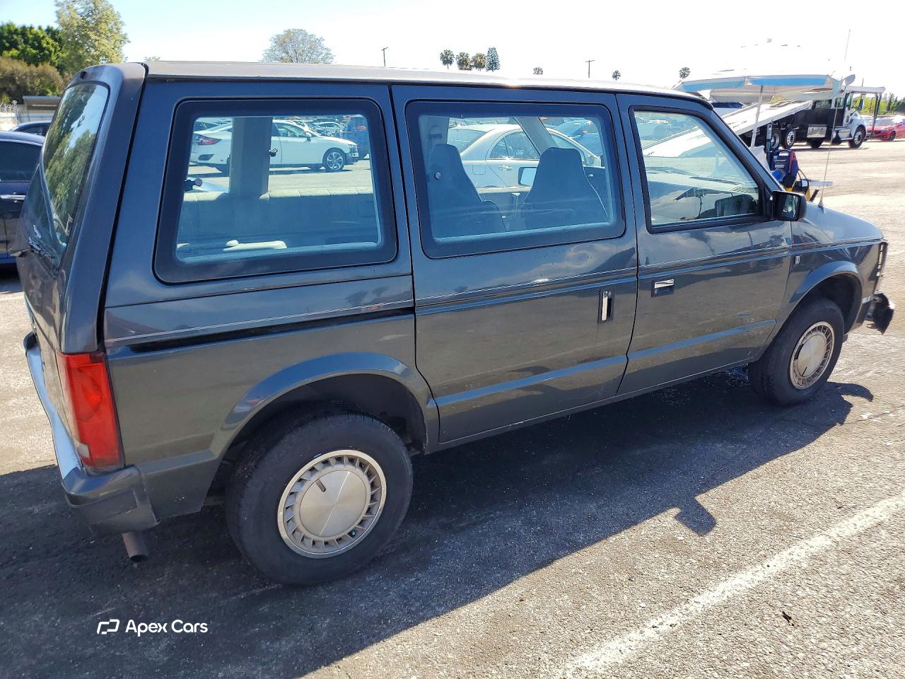 Plymouth Voyager 1990