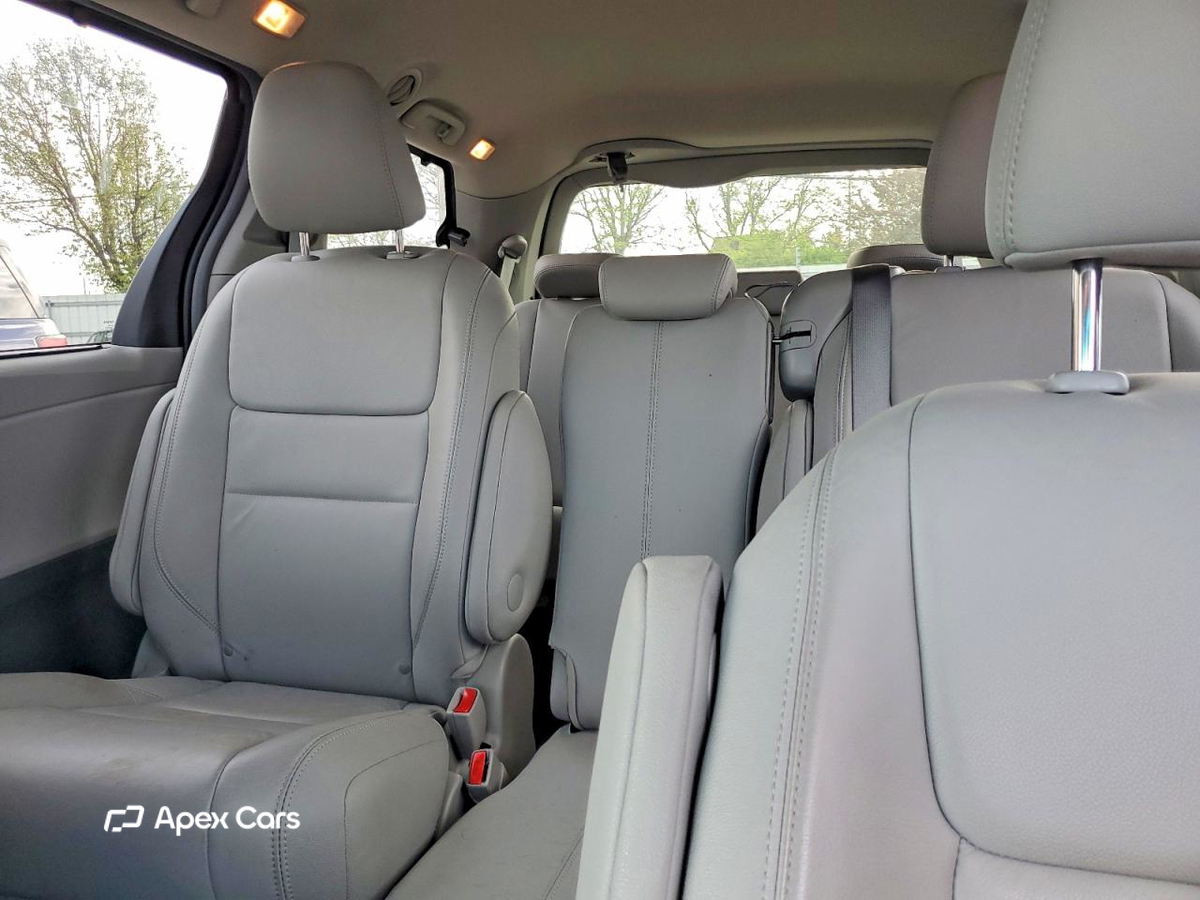 Toyota Sienna 2016