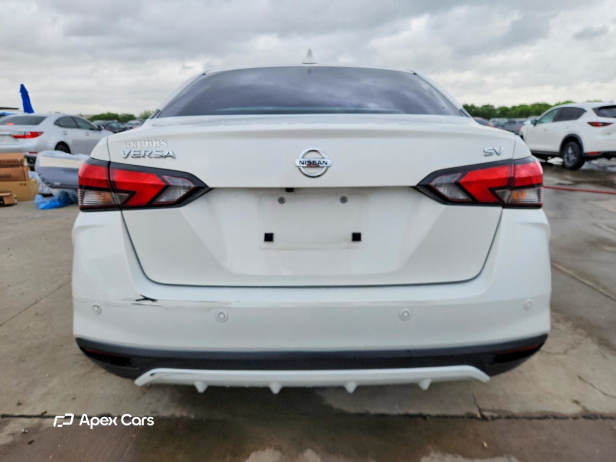 Nissan Versa 2021