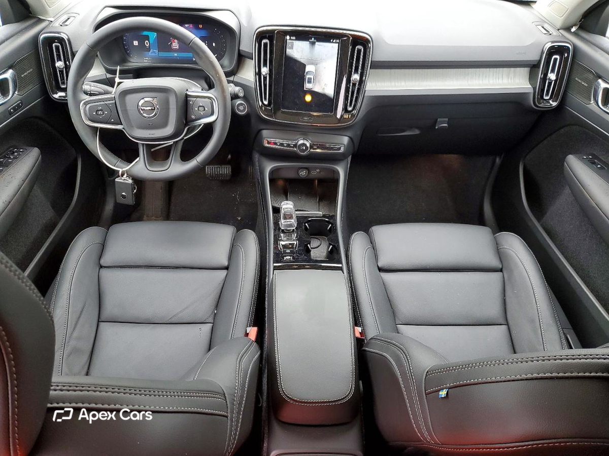 Volvo XC40 2025
