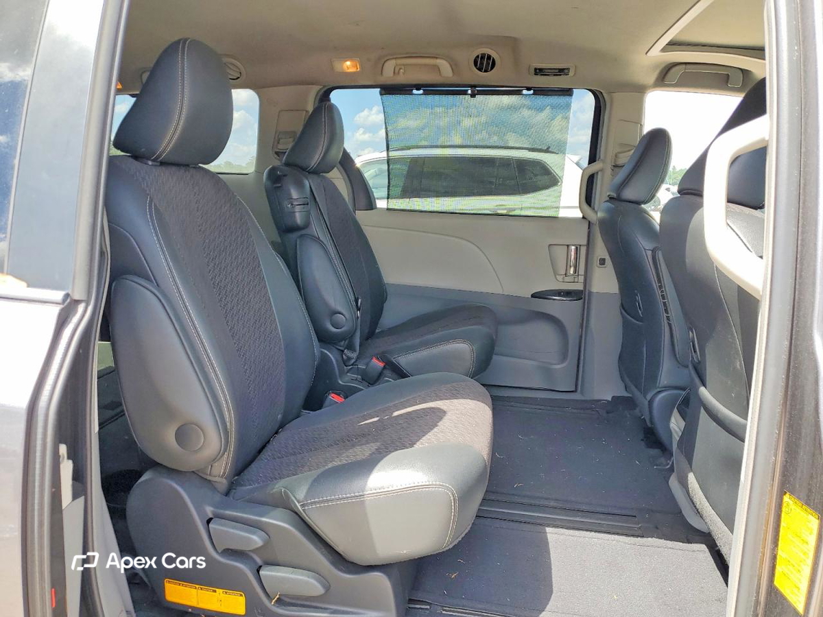 Toyota Sienna 2011