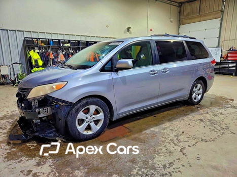 Toyota Sienna 2012 - Image 1 of 14
