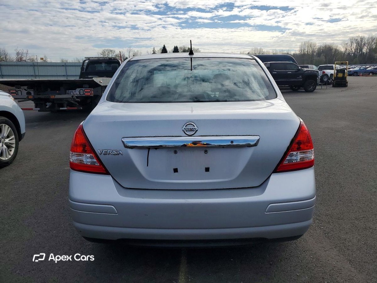 Nissan Versa 2011