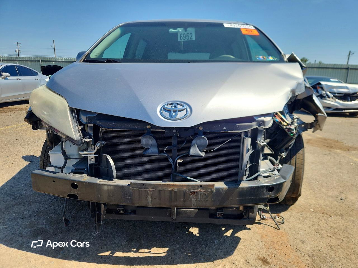 Toyota Sienna 2012