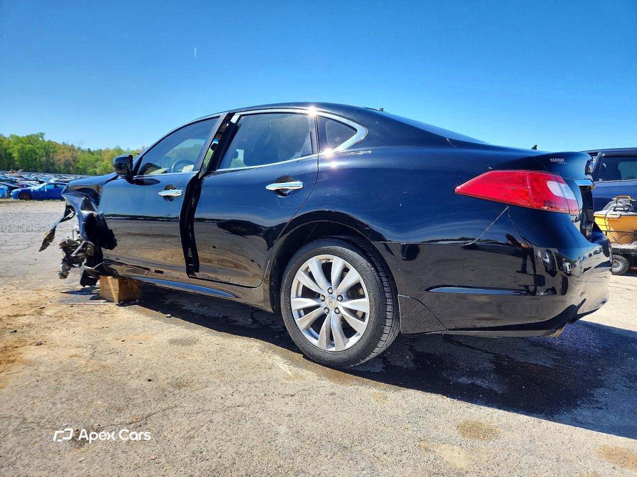 Infiniti M 2011