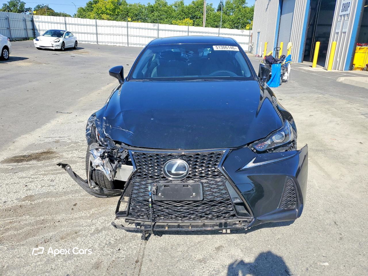 Lexus IS 2019