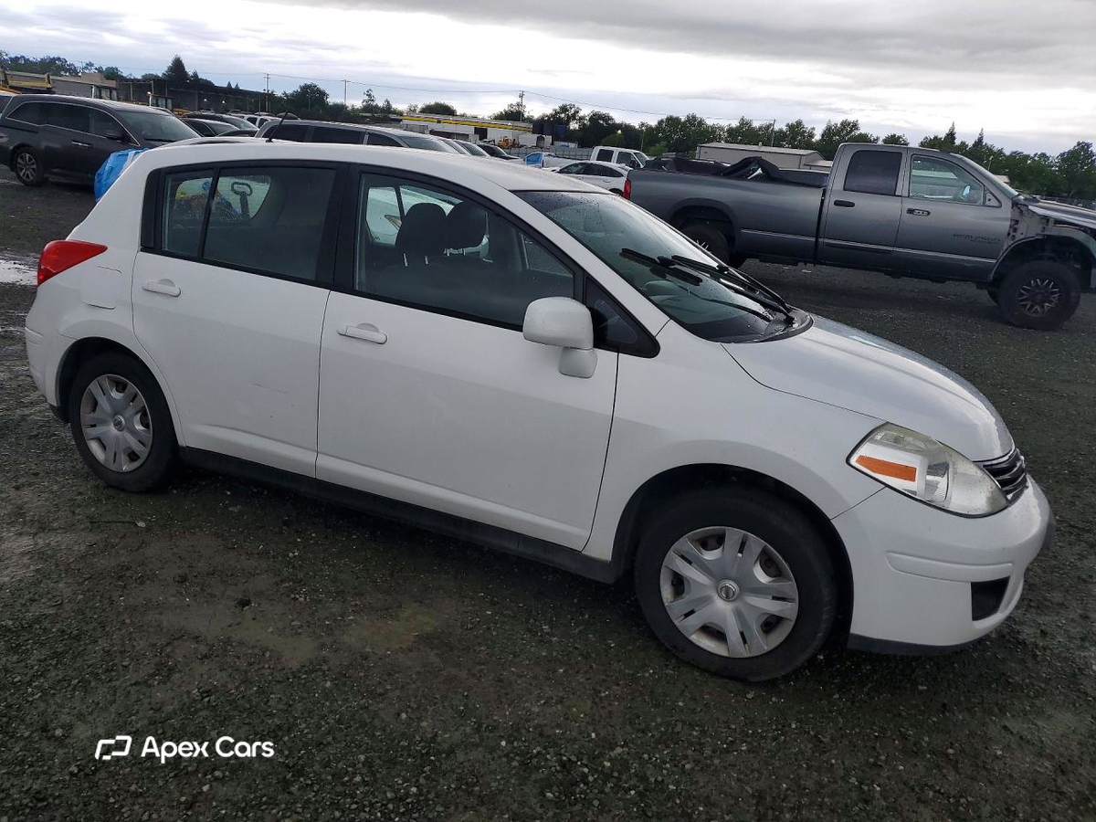 Nissan Versa 2011