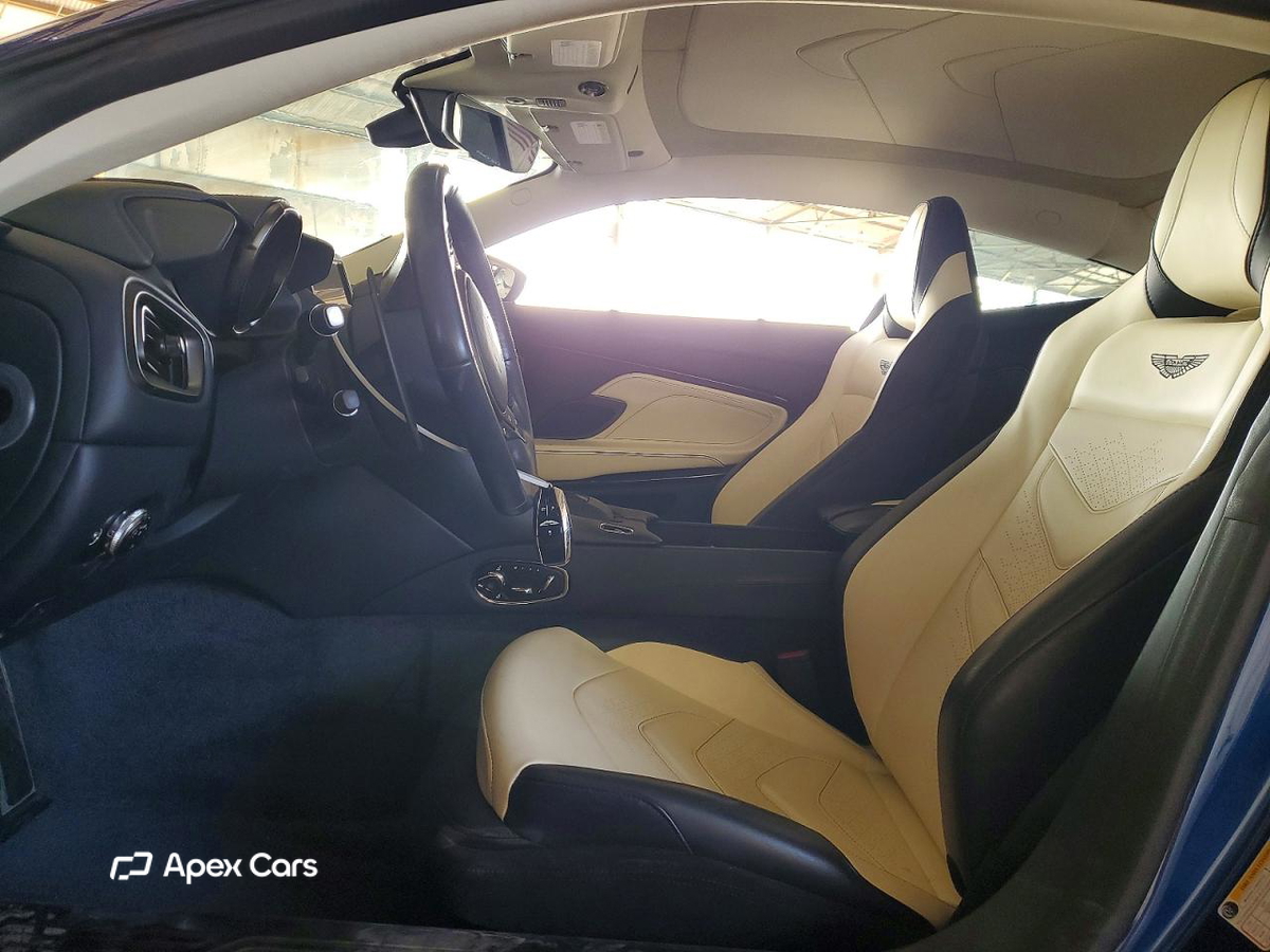 Aston Martin DBS 2019
