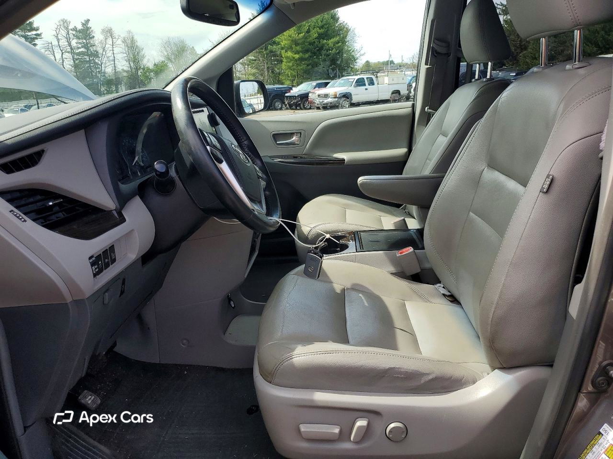 Toyota Sienna 2015