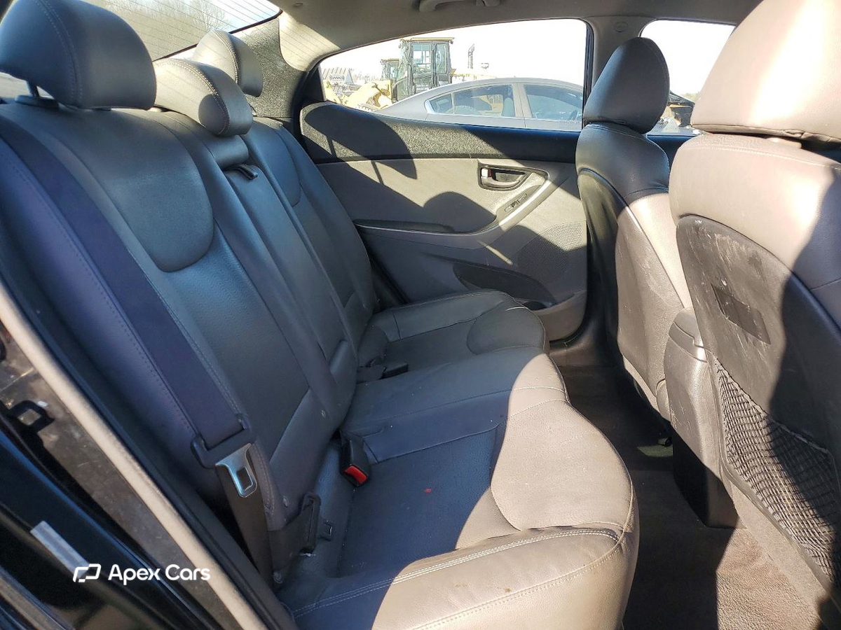 Hyundai Elantra 2012
