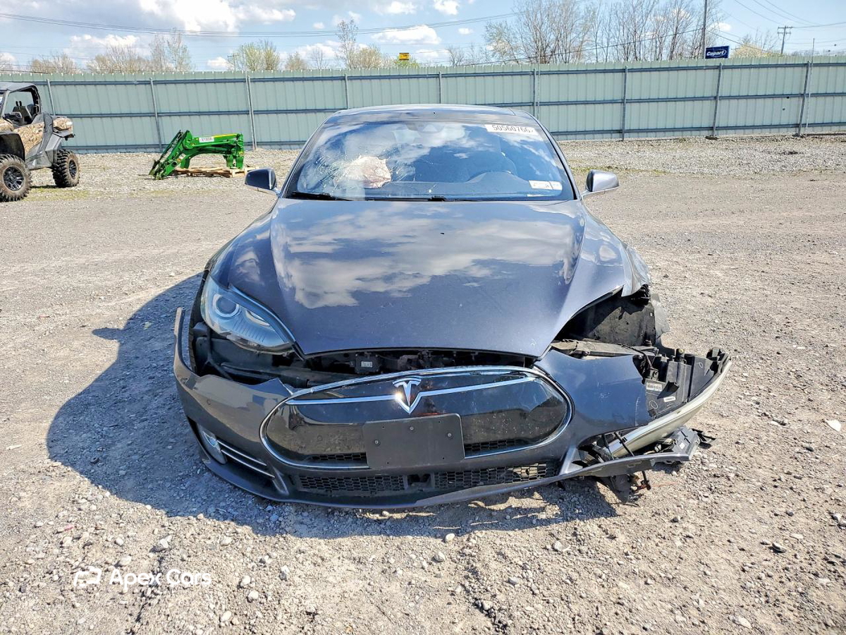 Tesla Model S 2015