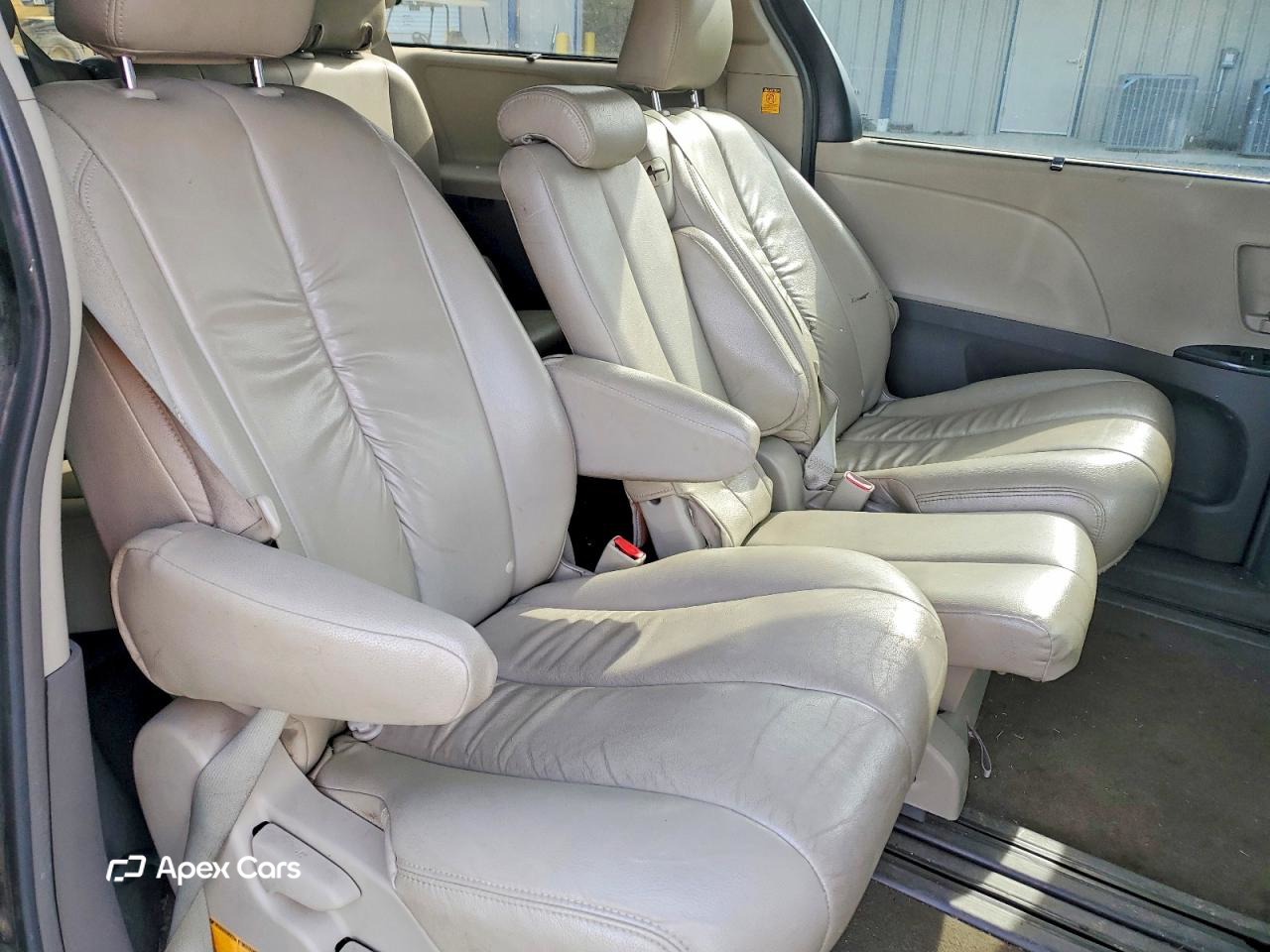 Toyota Sienna 2011