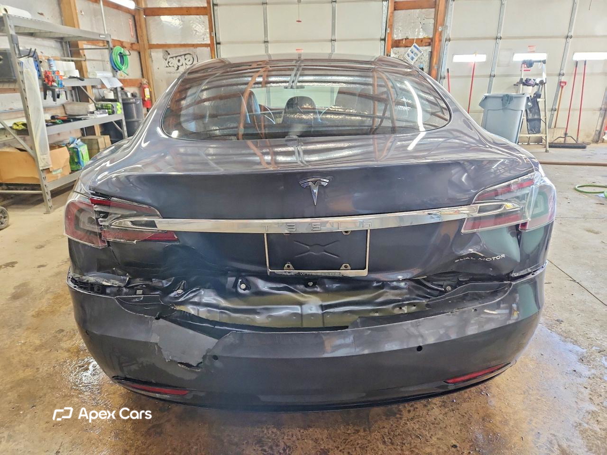 Tesla Model S 2020