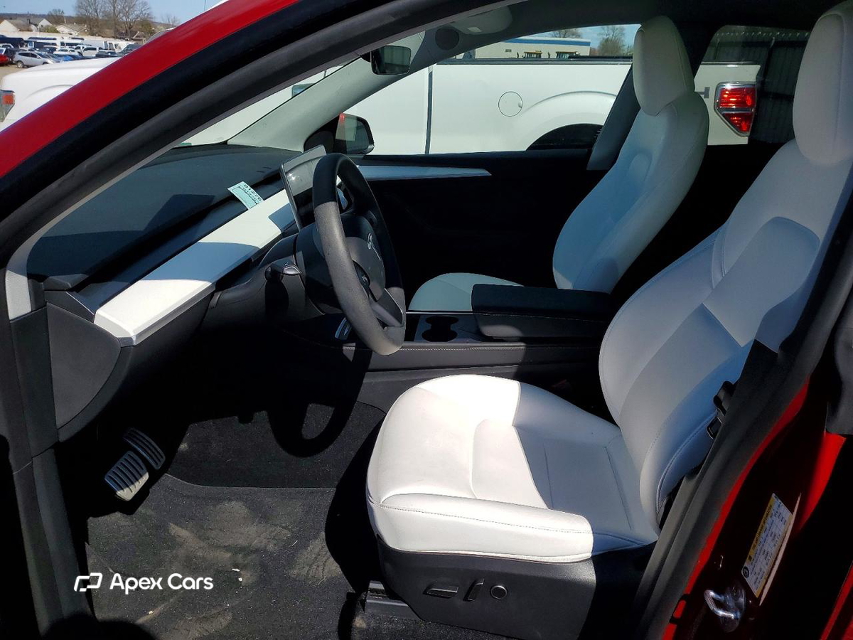 Tesla Model Y 2025