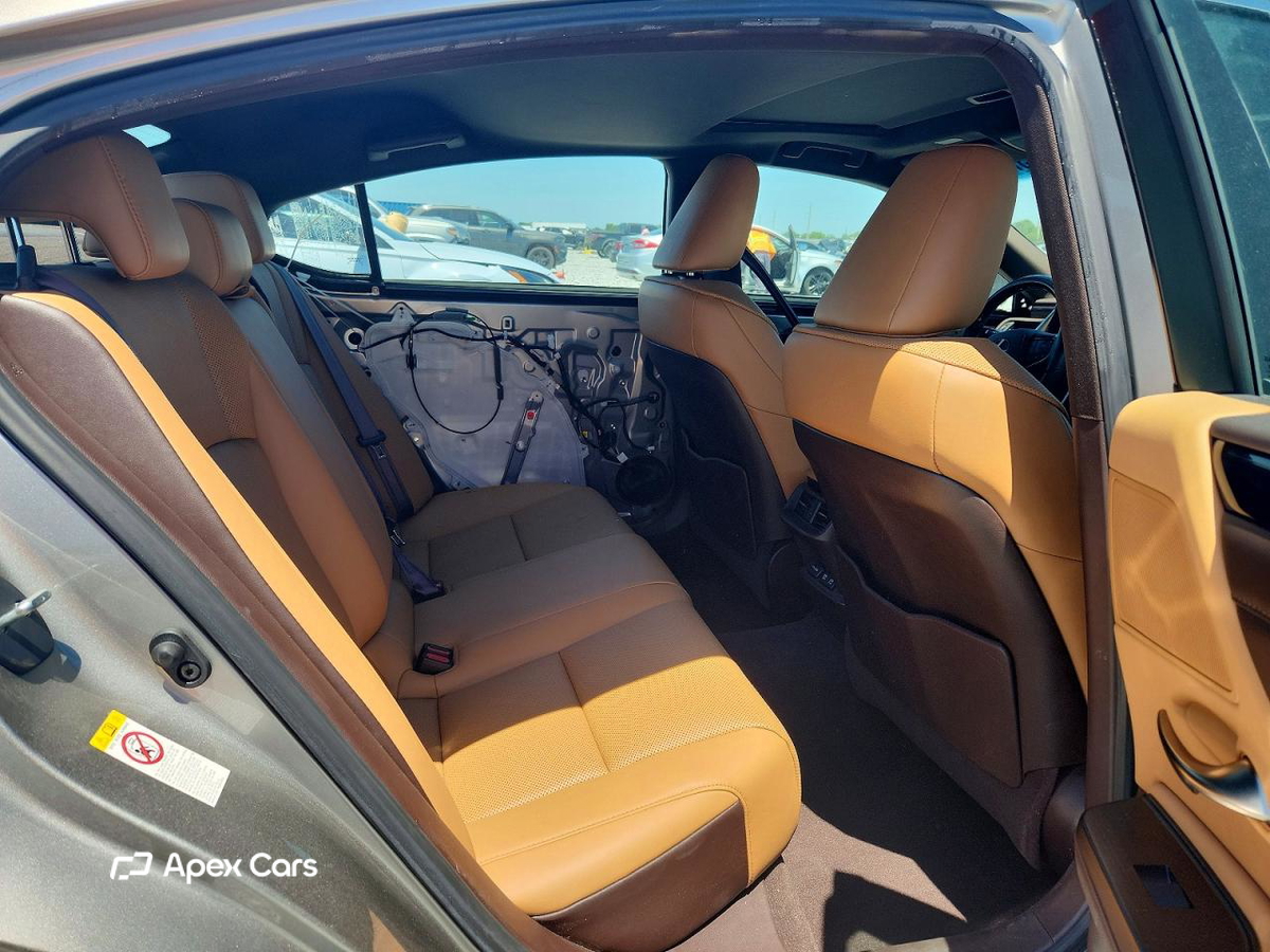 Lexus ES 2019