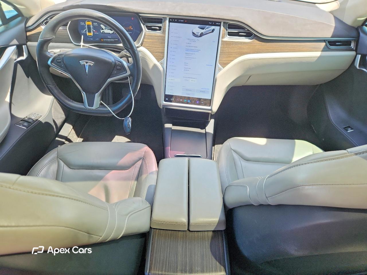 Tesla Model S 2015